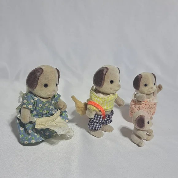 VTG Sylvanian Families Calico Critters  Beagle Dog - Set Of 4 Figures - Picture 4 of 5